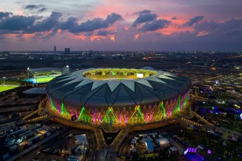 تحضيرًا لمباراة بيراميدز وأهلي جدة.. فيفا يتسلم ملعب الإنماء